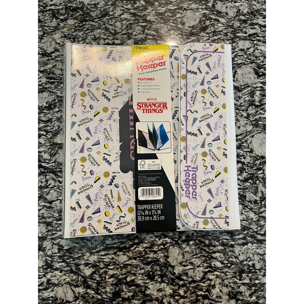 Acco Stranger Things Yearbook Mead Trapper Keeper 1" Binder Pockets 261138B-25